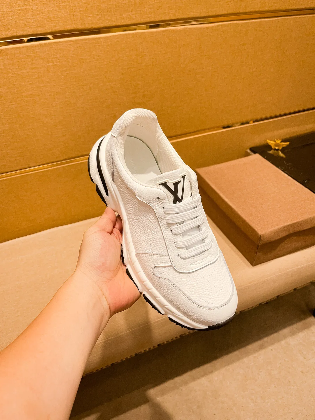 Men's shoes💰 460💰👍[LV]🔥🔝Louis Vuitton, a high-end men's shoe brand, official website 1:1 latest masterpiece: the upper is made of Italian imported first-layer cowhide🔥Official website original special technical cloth fabric matching🔥Original comfortable and breathable lining➕Original designated non-slip outsole🔥Make walking more convenient and comfortable! An exclusive new model, a stunning work, a beautiful 1:1 replica [color] compared to the official quality! Create a fashionable personality to set off your uniqueness! A must-have for trendy men! 🔥, sizes: 38-44. color:.     2⃣️colors available🔥